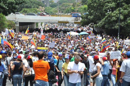 ESTUDIANTES MARCHARON (2)