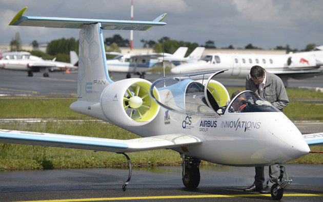 PRESENTACI”N DEL PROTOTIPO DE AVI”N EL…CTRICO AIRBUS E-FAN