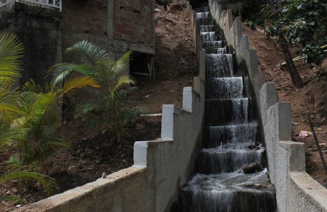 Torrentera y escaleras en La Fenix 3