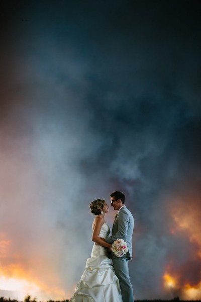 novios en llamas