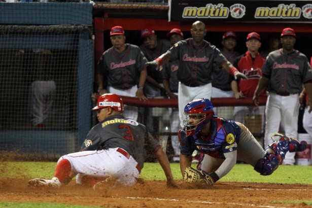 Navegantes del Magallanes - Cardenales de Lara - Tomás Telis (2)