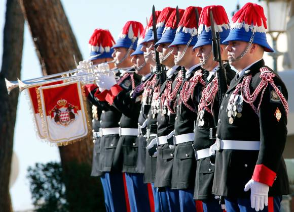 Carabinieri stand outside Monaco's Palace following a ceremony of the official declaration of Prince Albert II announcing the birth of twins to the Prince and Princess Charlene