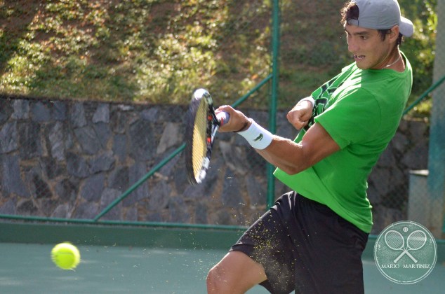 David Souto despelucando pelota