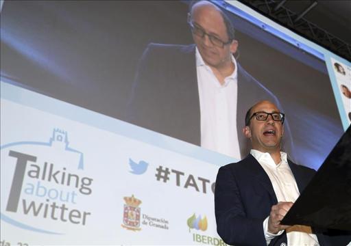  El consejero delegado de Twitter, Dick Costolo, durante la conferencia inaugural que ha ofrecido hoy en el encuentro Talking About Twitter, #TAT GRANADA 2015 / EFE