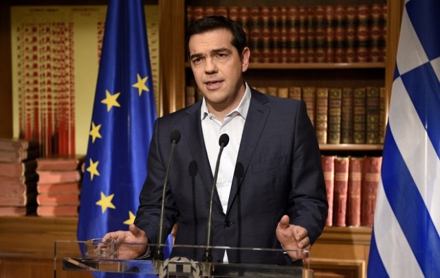 El primer ministro griego, Alexis Tsipras, en una rueda de prensa / Getty