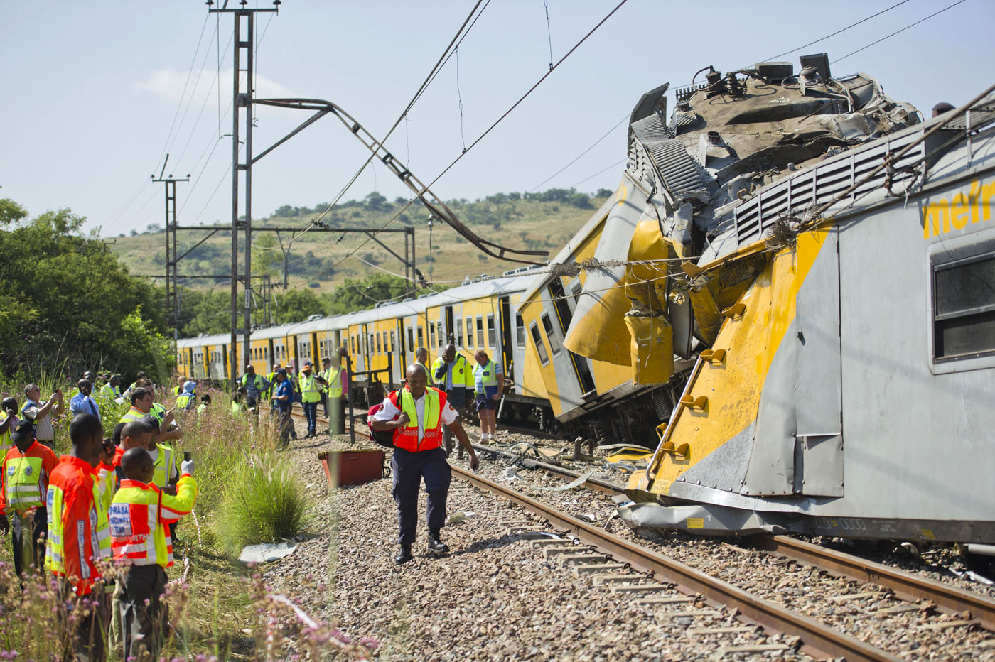 Más de 300 heridos al chocar dos trenes en Sudáfrica (Fotos)