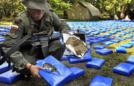 Policía de Colombia decomisa 221 kilos de cocaína en camión con placas venezolanas