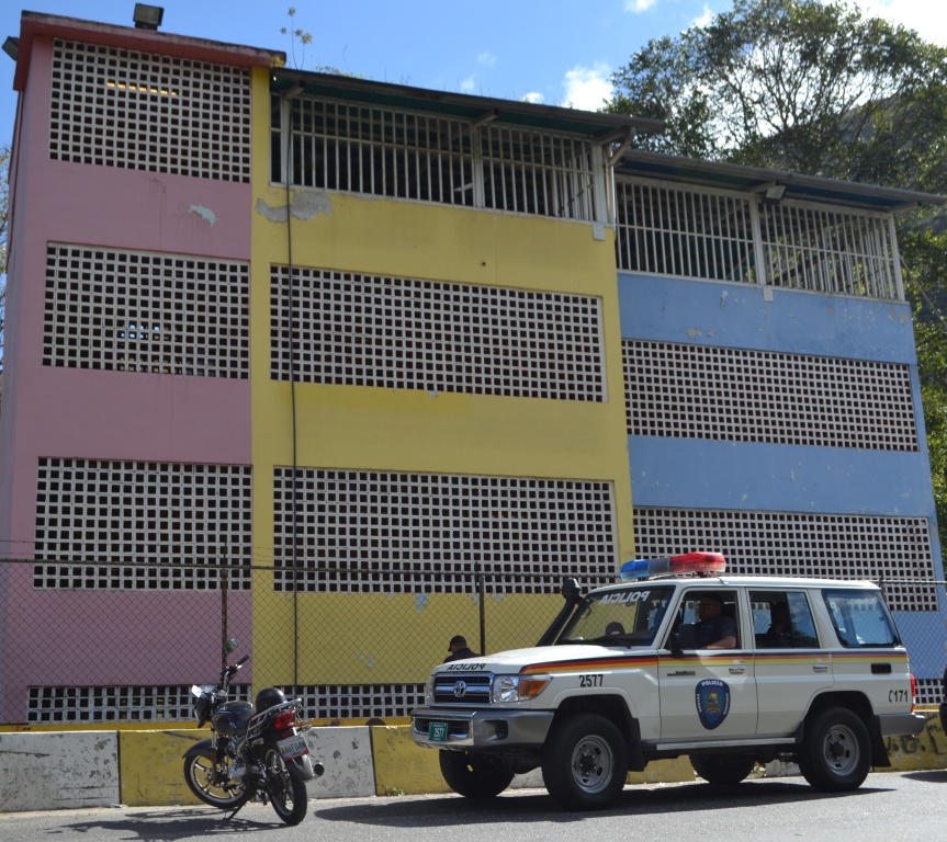 Polimiranda captura a 3 ciudadanos y recupera 4 vehículos en menos de 12 horas