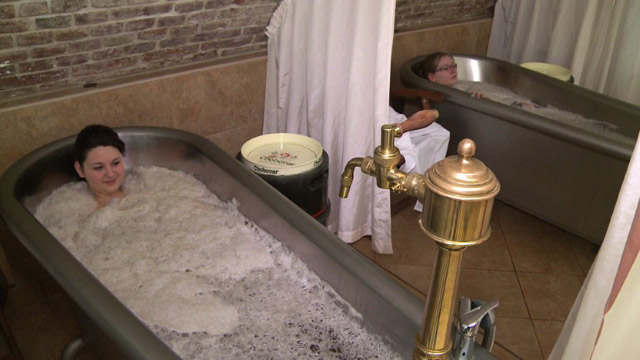 Un baño de cerveza (Video)