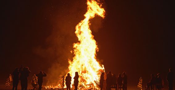 ¡Horrible! La quemaron viva por “bruja”