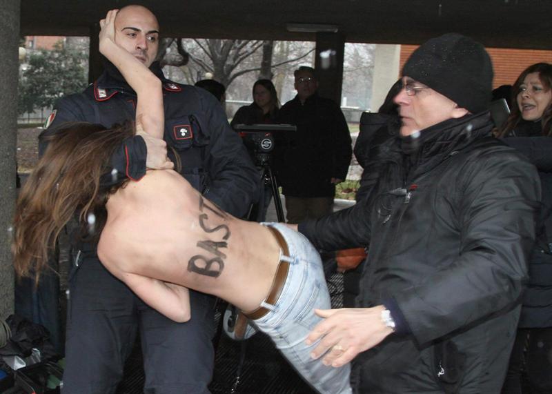 Nieve y protesta antiBerlusconi en los primeros comicios invernales de Italia