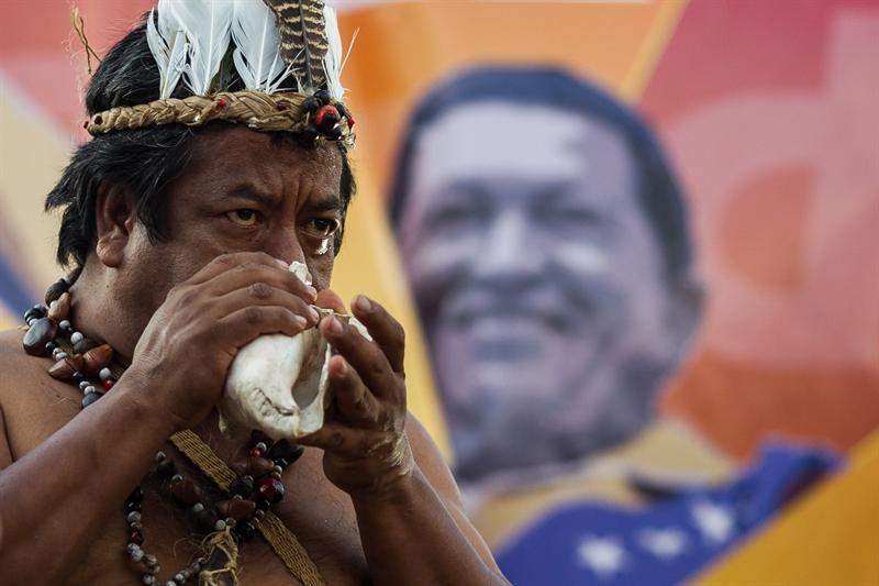 Rezar a Dios y a la Luna por la salud de Chávez (Fotos y Video)