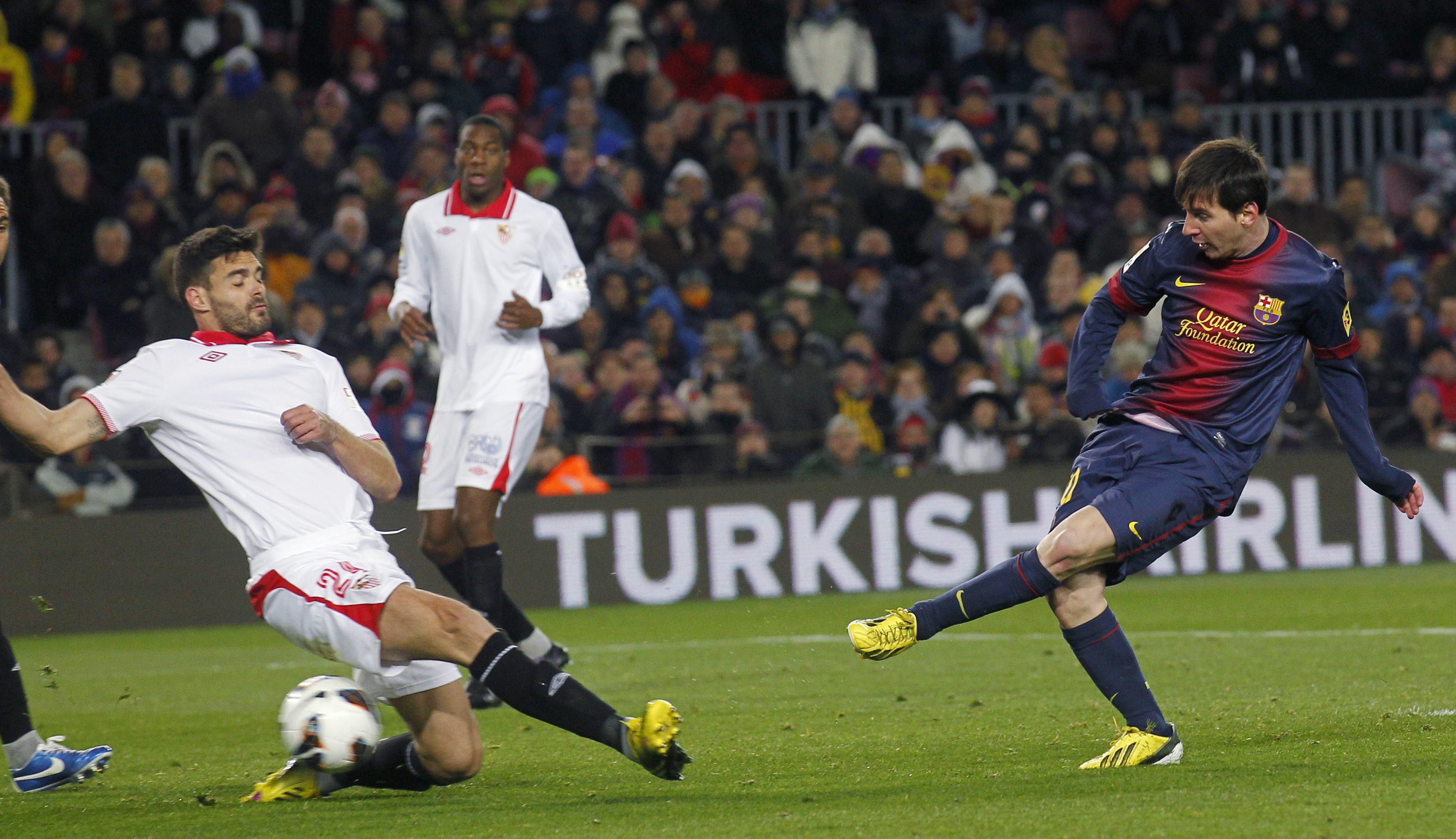 Messi salvó al Barcelona de un empate ante el Sevilla