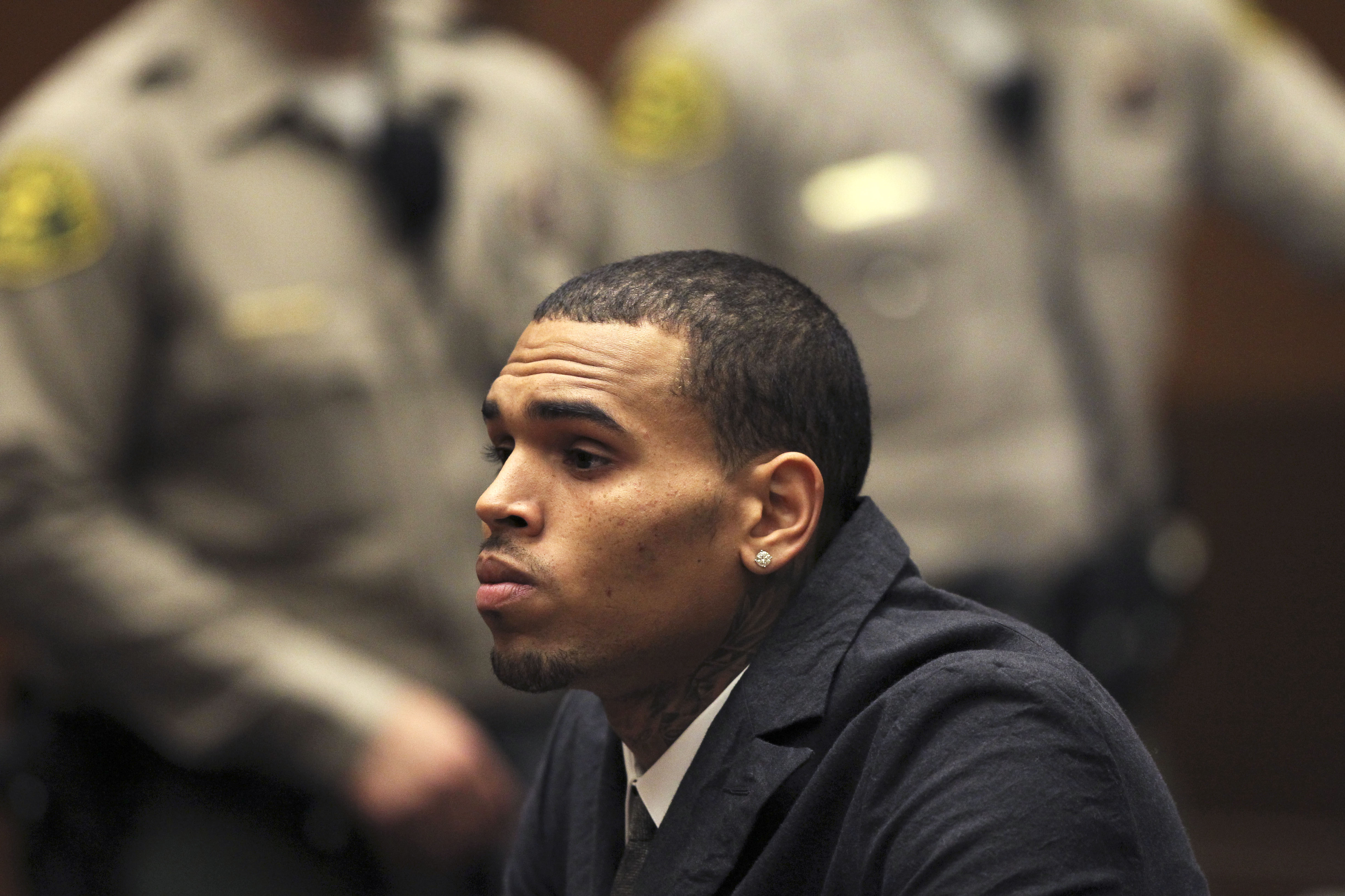 Chris Brown fue a la corte acompañado de Rihanna