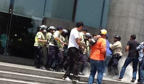 Estudiantes de #OperacionSoberania presos por manifestar en la ONU (Video)