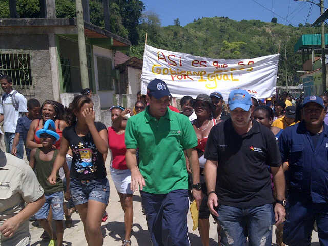 Capriles recorre la población de Aricagua, Barlovento (FOTOS)