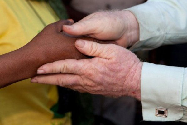 Le cortaron la mano a un niño para hacer un amuleto