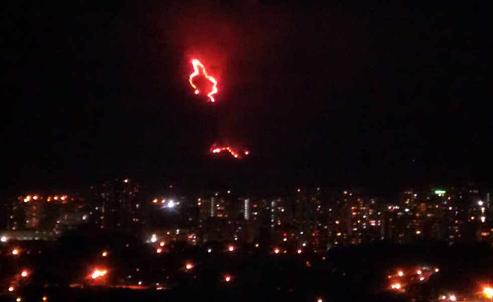 Continúan labores de extinción del incendio en El Ávila (Impactantes Fotos)