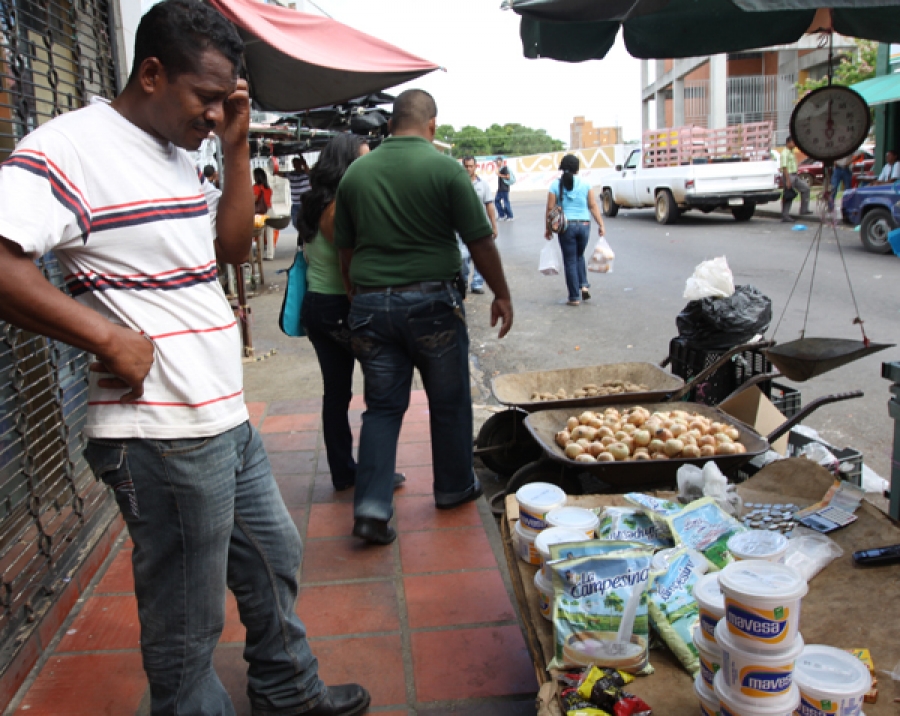 La tasa de desempleo de Venezuela sube levemente en abril, según INE