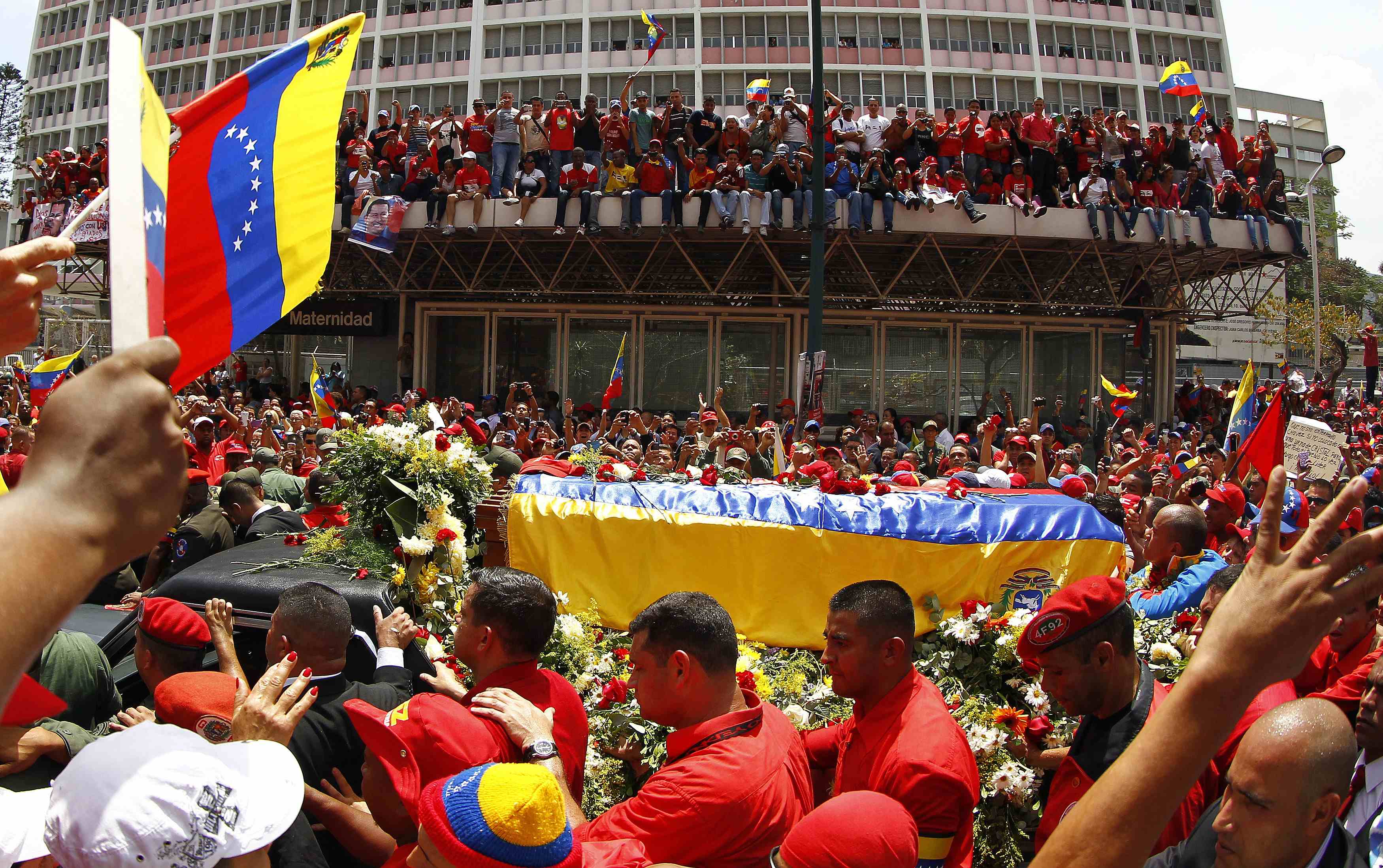 Féretro de Chávez recorrió el centro de Caracas durante casi siete horas (FOTOS)