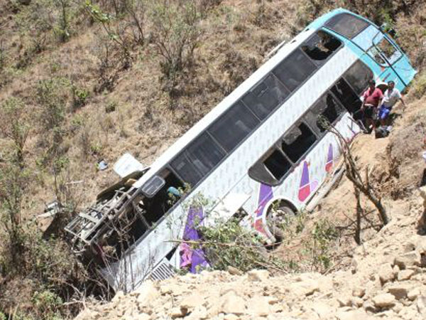 Unos 22 heridos al volcar autobús que regresaba de funeral de Chávez (Fotos)