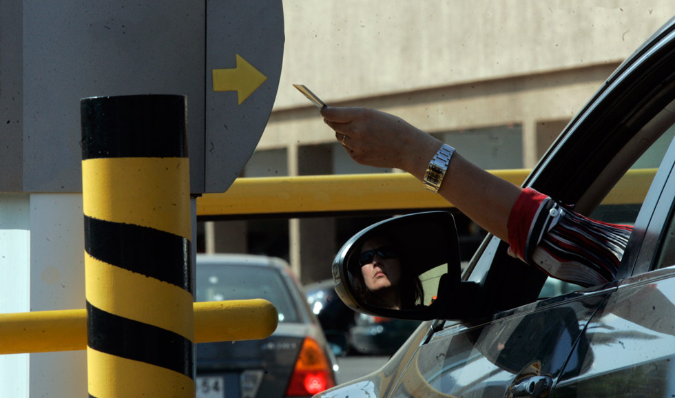 Estacionamientos denuncian falta de materiales para los tickets