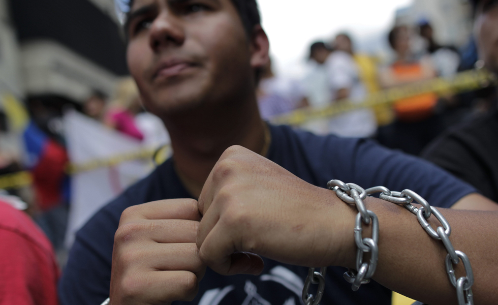 Estudiantes cumplen cuatro días de protesta (Foto)