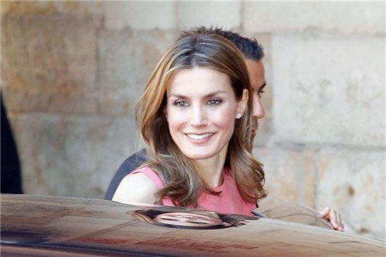 Letizia odia que fumen a su lado y está obsesionada con la educación de sus hijas