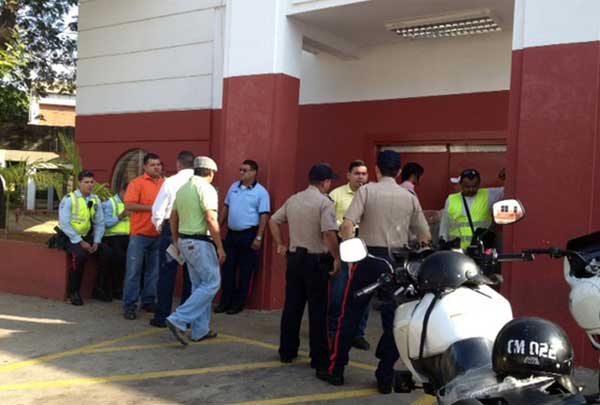 A balazos matan a motorizado frente a un hotel