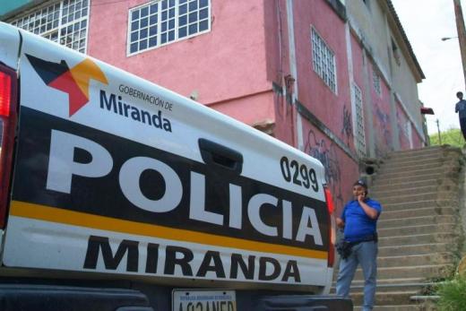 Pasajeros golpearon a un joven por robar en un autobús