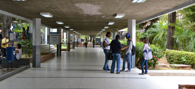 Paro universitario le da la bienvenida a Pedro Calzadilla