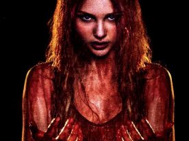 Este es el poster oficial de “Carrie” ¡Pronto sabrás de ella!