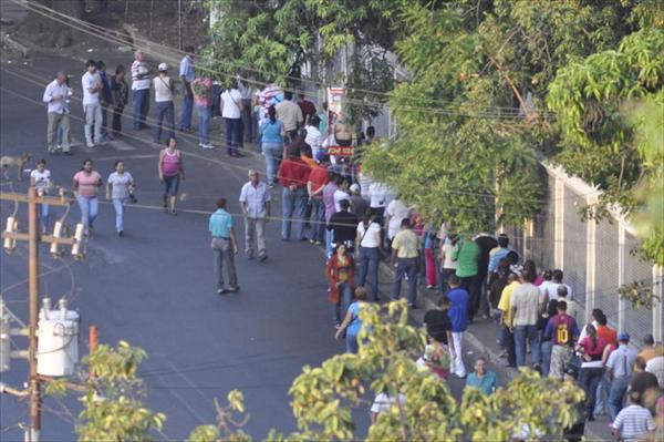 Carabobeños ven rápido el proceso de votación