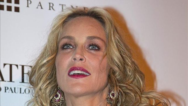 Sharon Stone, Moss, Fergie y Pelé engalanan velada brasileña contra el sida