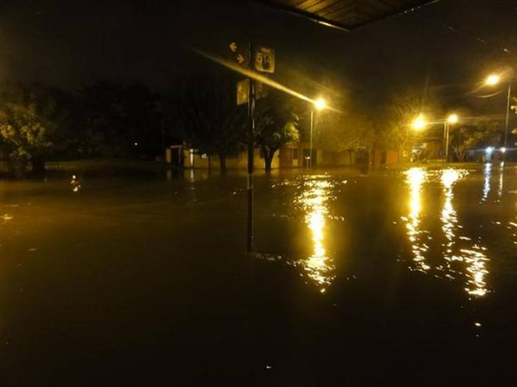 Fuerte temporal causa al menos 56 muertos en Argentina (FOTOS)