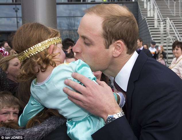 La niña que confundió al príncipe Guillermo con una rana (FOTOS)