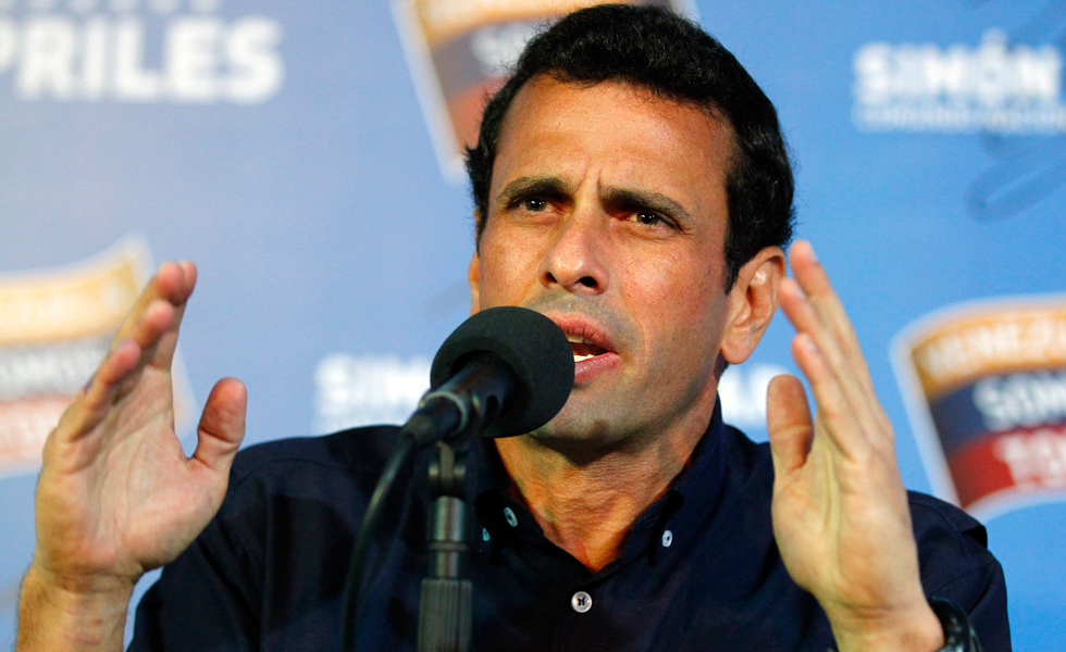 .@HCapriles: El enchufado mayor sólo quiere que le aplaudan las barbaridades que hace y dice