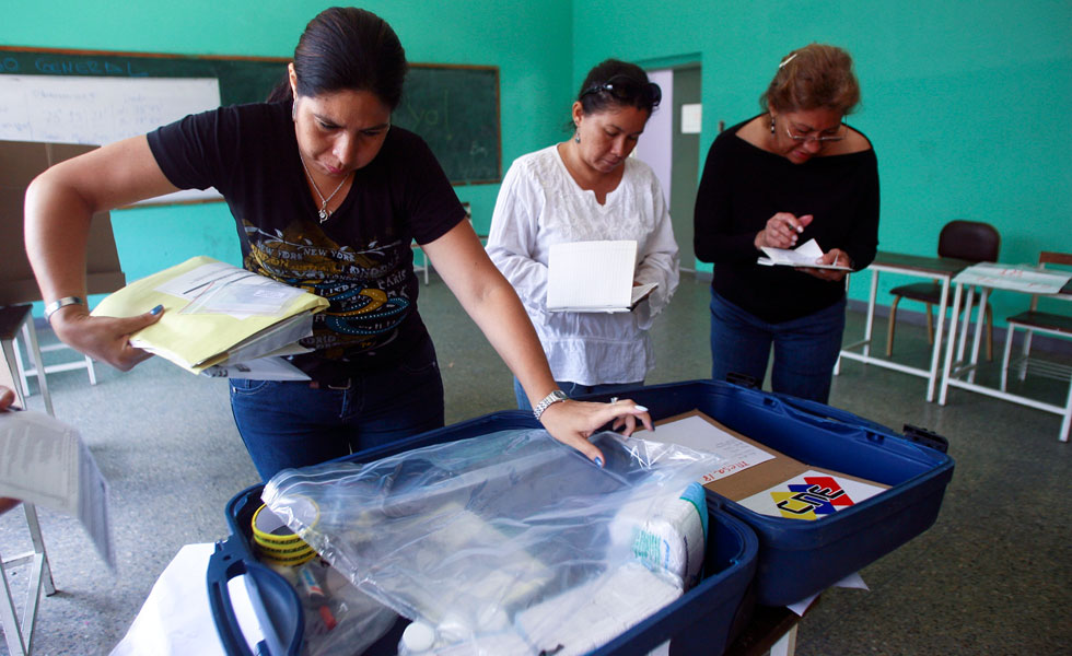 Instaladas todas las mesas electorales en el país