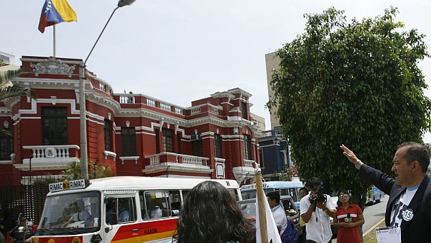 Cacerolas retumbarán en Perú contra presencia de Maduro