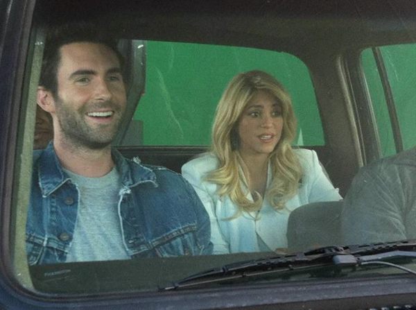 Adam Levine manda a callar a Shakira (VIDEO)