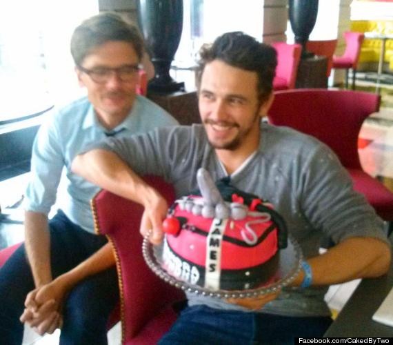 James Franco recibió una torta con forma de pene (Foto)