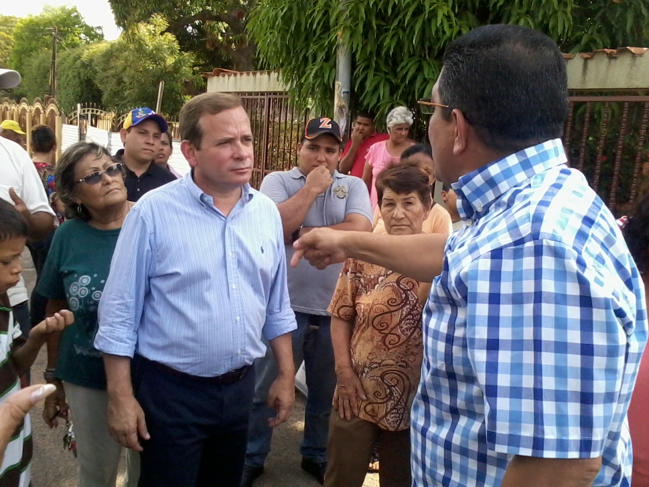 Guanipa: Hogares y calles del sector La Montañita están invadidos por las aguas negras