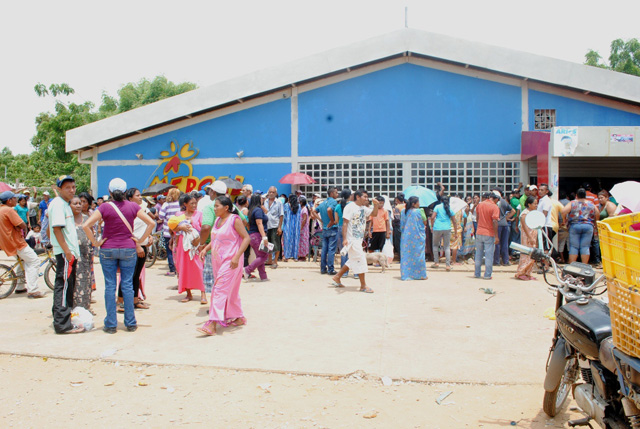 Guanipa: Algunos deben pasar hasta dos días en una cola de Mercal (Fotos)