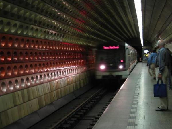 Crearán un vagón exclusivo para quienes quieran tener sexo en el metro