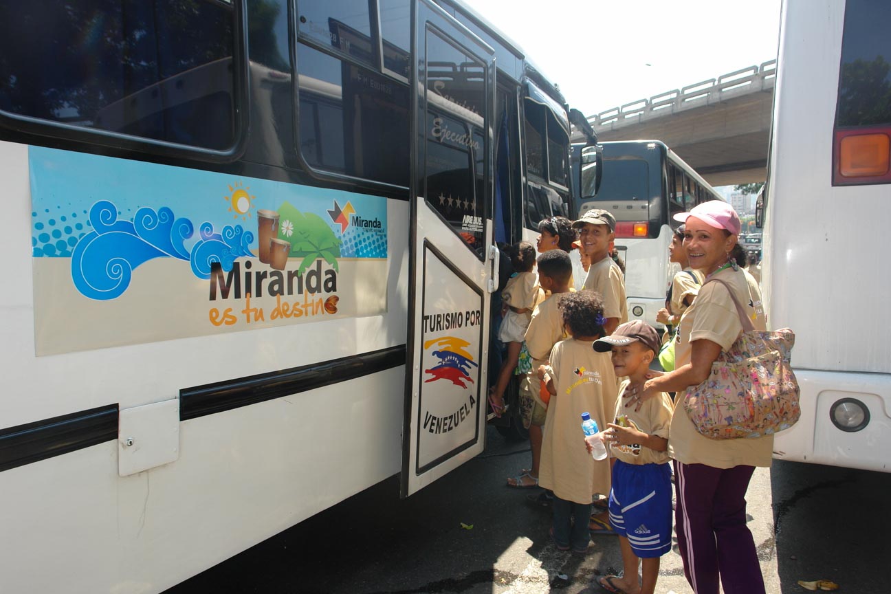 Turismo Miranda activa traslados gratuitos a playas de Barlovento