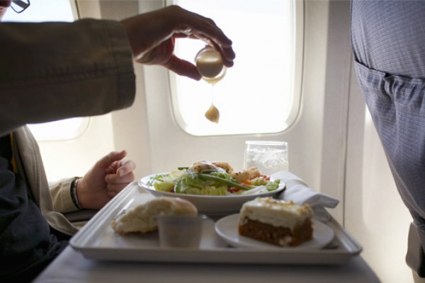 Envenenó a todos los pasajeros de un avión