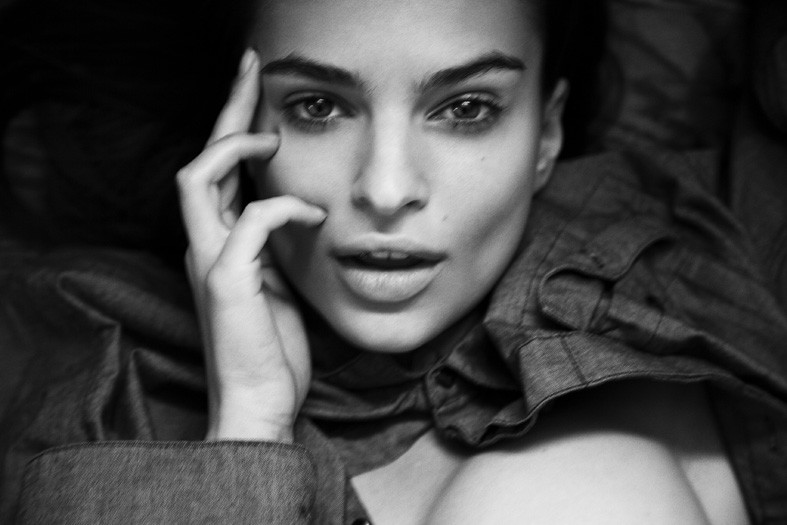 La nudista de Nickelodeon lo vuelve a hacer… Emily Ratajkowski (FOTOS)