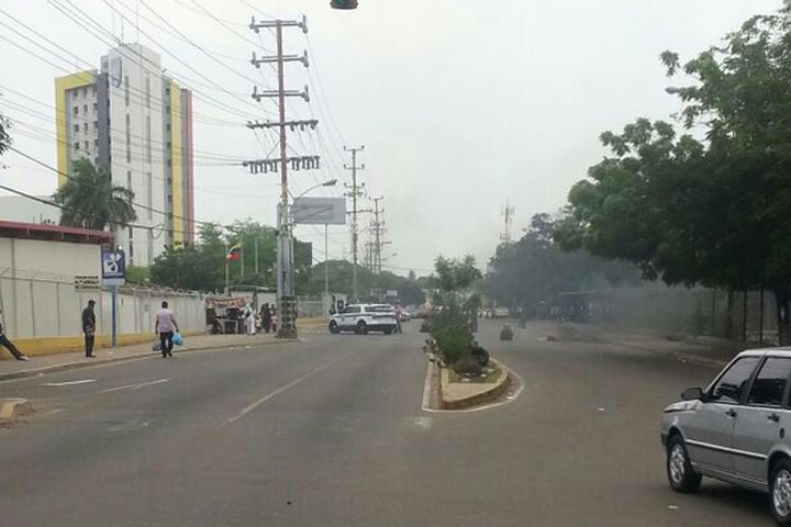 Protesta de estudiantes del LUZ crea fuerte congestionamiento vehicular