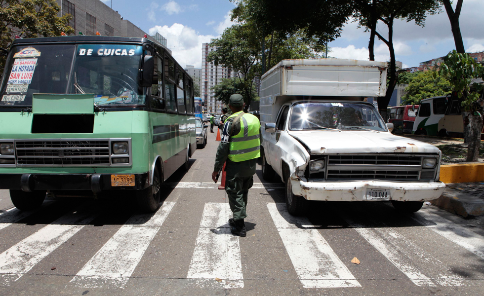 Piden sacar de las calles a la Fanb y las armas de guerra