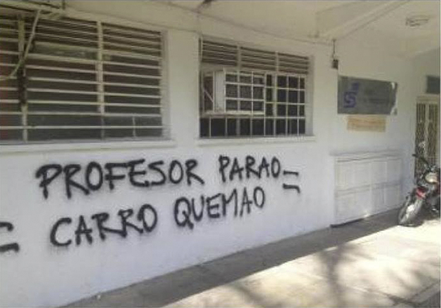 Mira como agreden a los profesores en la UCV (FOTO)